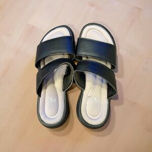 Athletic Works Black and Cream Sandals